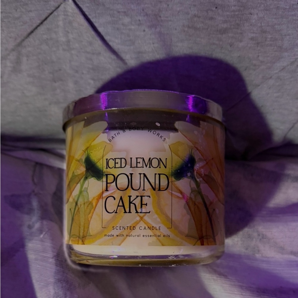 Bath & Body Works Lemon Scented Candle